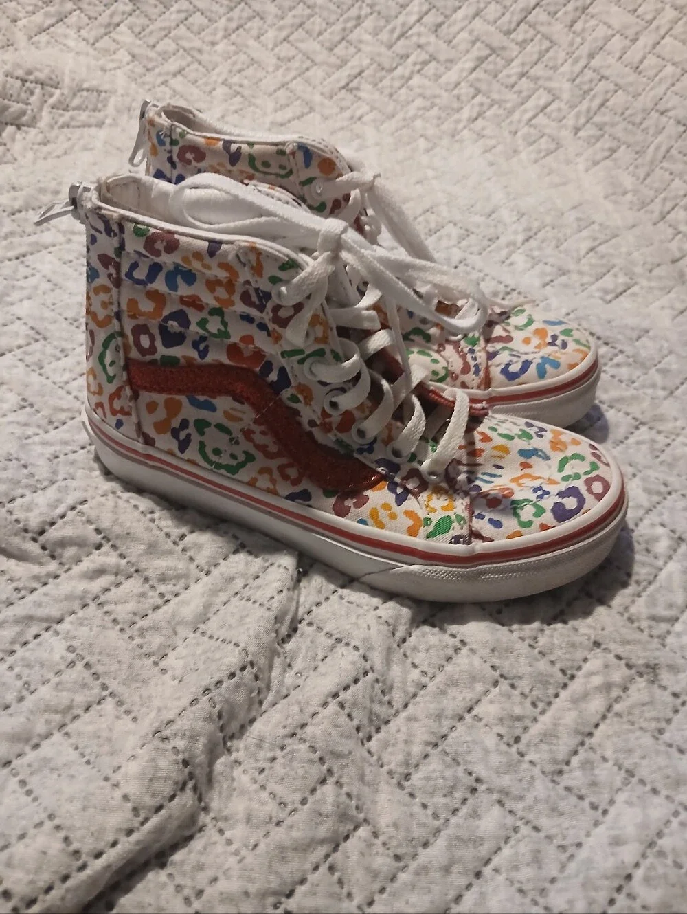 Vans Big Girls High-Top Sneakers in Multicolor Leopard Print. Size 3.5